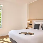 Quality Val D'europe מלון דירות 3*