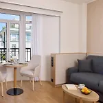 Quality Val D'europe מלון דירות 3*